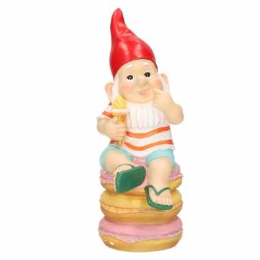 Tuinkabouters beeld kabouter op donuts met ijsje 26 cm
