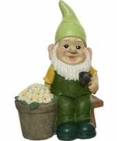 Tuinkabouter beeld man op krukje 22 cm