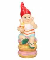 Tuinkabouters beeld kabouter op donuts met ijsje 26 cm
